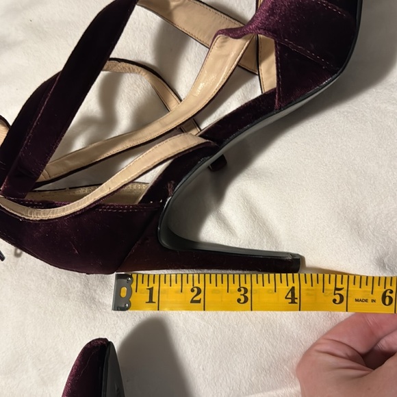 Plum Purple Cross Strap Zipper Velvet Nine West Pumps ~4 Inch Heel Size 8.5 - Picture 9 of 10